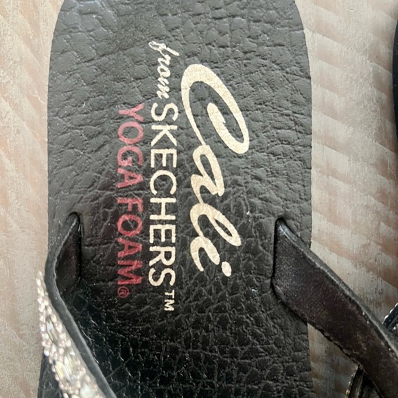 Skechers Cali Women's Black Rhinestone Flip Flops - Picture 2 of 2